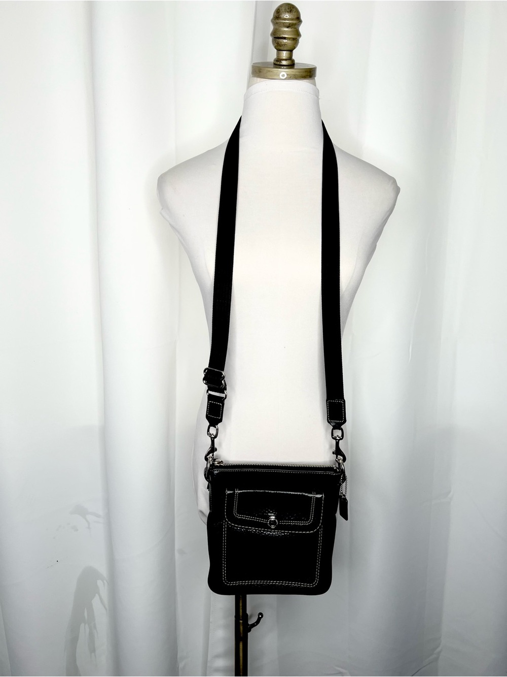 Coach Legacy Swingpack Crossbody Bag Black Pebbled Leather Y2K